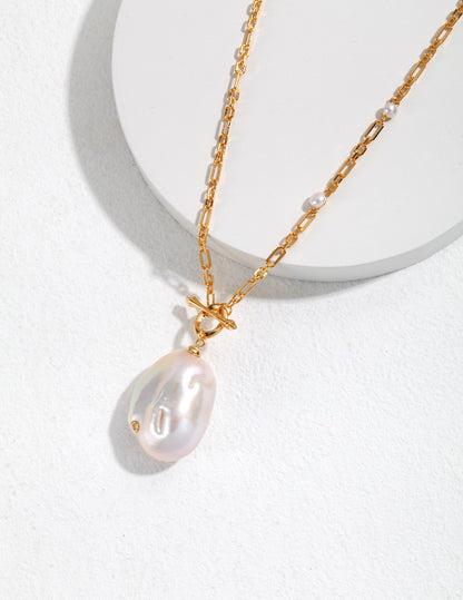 Luxe Baroque Pearl Pendant Necklace with Gold Toggle Clasp