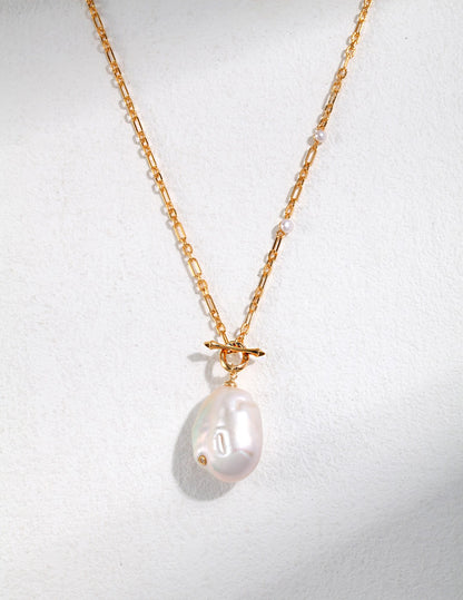 Luxe Baroque Pearl Pendant Necklace with Gold Toggle Clasp